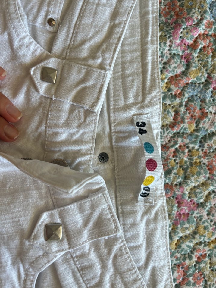 Düğmeli Beyaz Mini Kadın Şort - Görsel 3