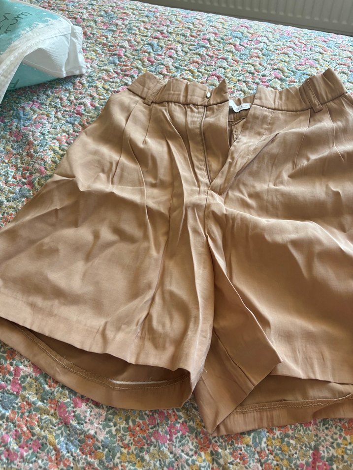 Kadın Bej Yüksek Bel Pliseli Keten Şort - Görsel 3