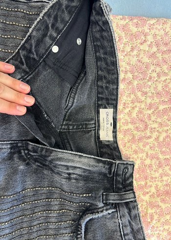 Siyah Nakışlı taşlı  Mini Kot Şort - Görsel 2