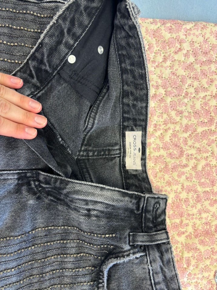 Siyah Nakışlı taşlı  Mini Kot Şort - Görsel 2