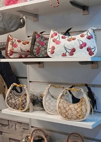 Beyaz Kiraz Desenli Zincir Detaylı Kadın Çanta