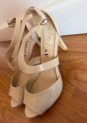 Diğer Bej Rugan Stiletto Tokalı Kadın Ayakkabı
