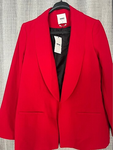 Sıfır etiketli kırmızı blazer