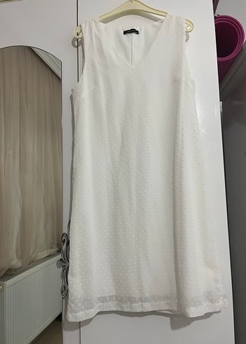 Beyaz puantiye detaylı zarif tül elbise - Görsel 2