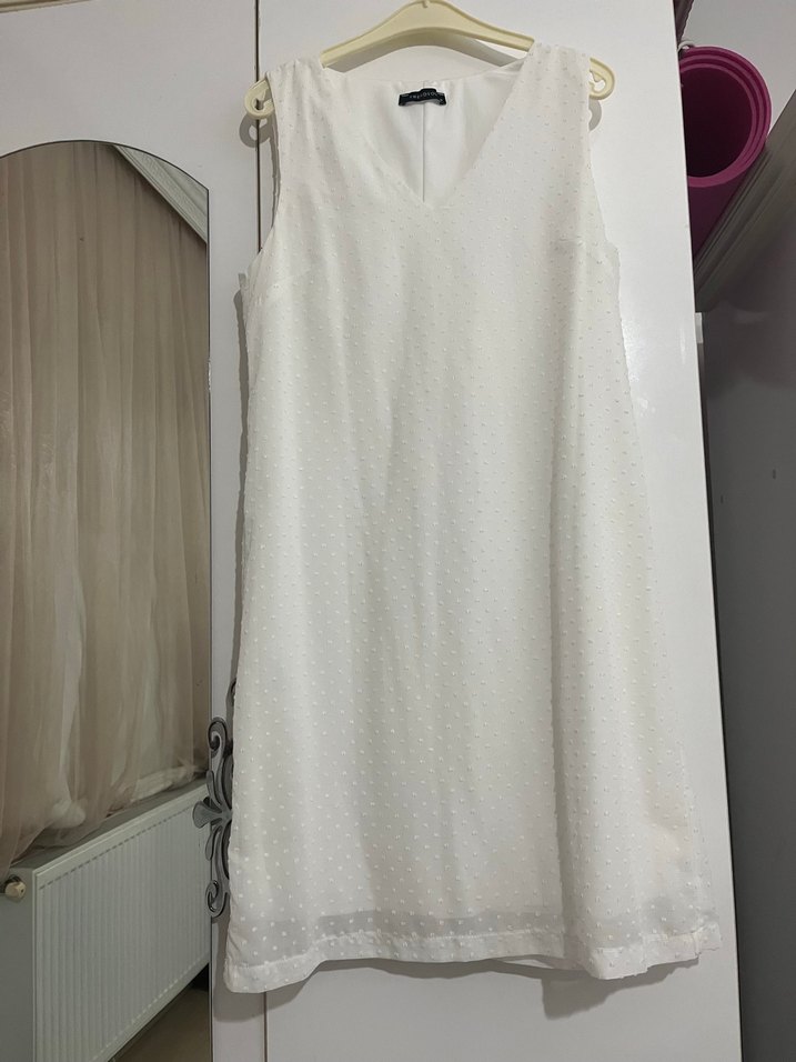 Beyaz puantiye detaylı zarif tül elbise - Görsel 2