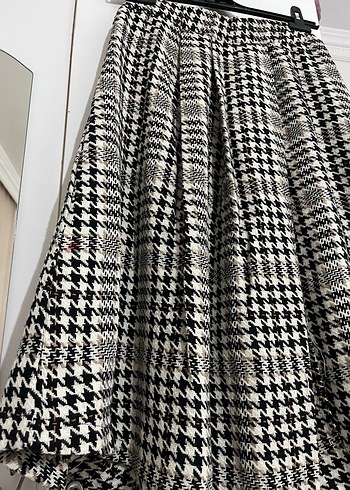 Kazayağı desenli asimetrik kesim Pilili Etek - Görsel 2