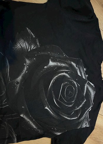 Siyah Gül Desenli BERSHKA CROP TSHIRT - Görsel 2