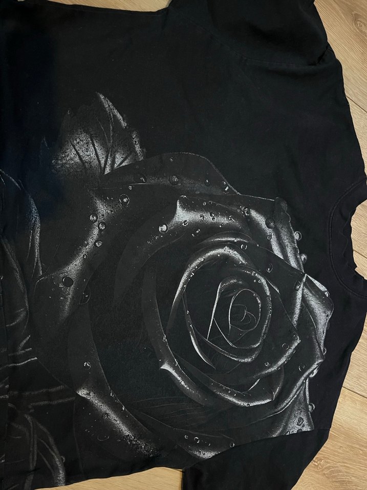 Siyah Gül Desenli BERSHKA CROP TSHIRT - Görsel 2