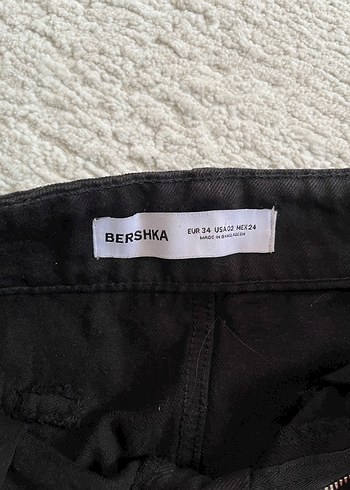 Siyah Kemerli Kadın Mini Kot Etek yanında kemer de geliyor - Görsel 2