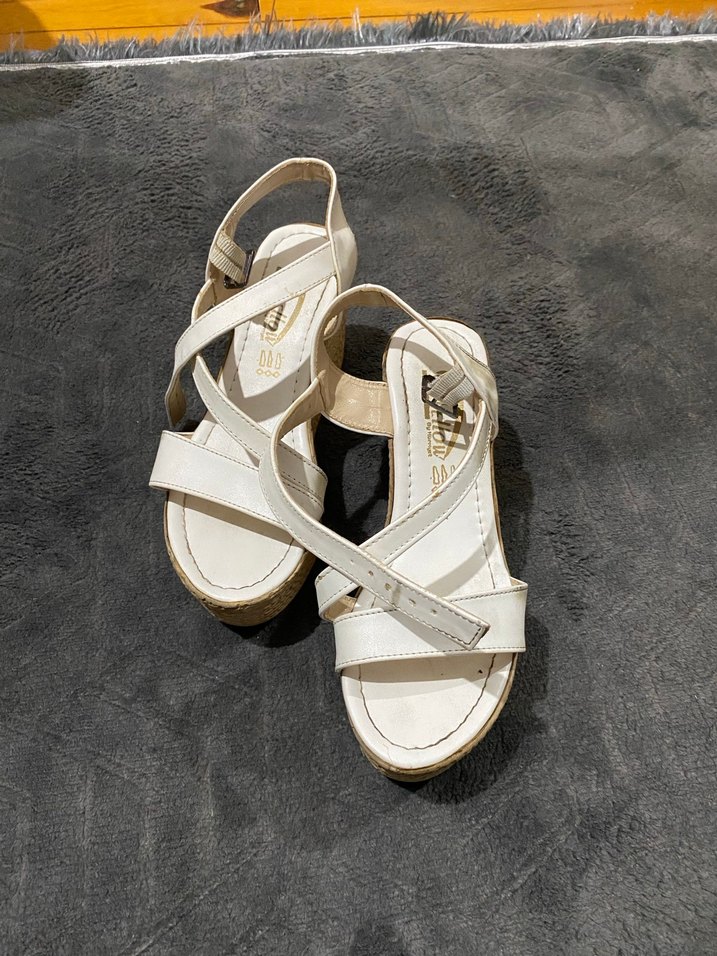 Beyaz Dolgu Topuklu Kadın Sandalet - Görsel 2