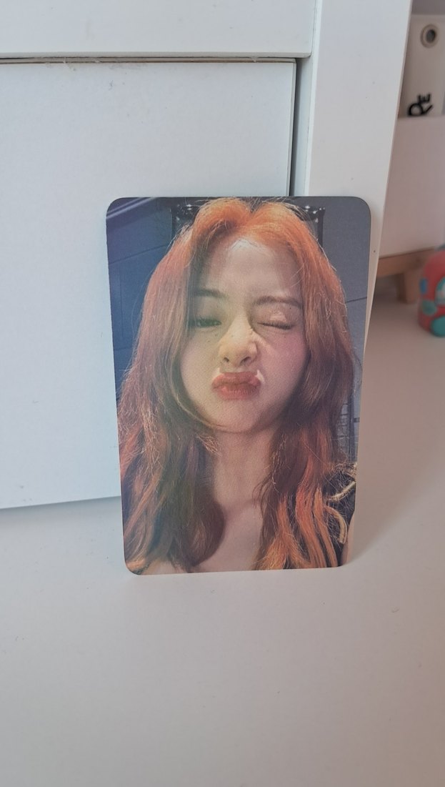 Kpop yunjin pc - Görsel 3