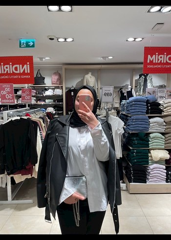 Siyah Deri Yüksek Yakalı Kadın Ceket