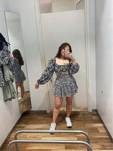 Crop zebra desenli