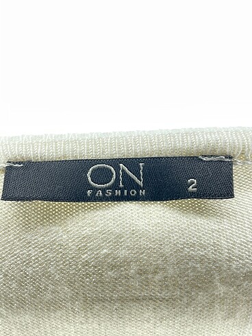 m Beden beyaz Renk On Fashion Bluz %70 İndirimli.
