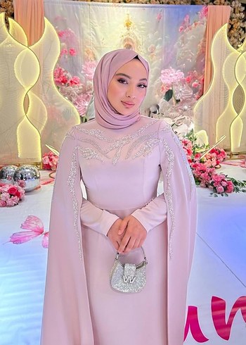 Pembe İşlemeli Uzun Kollu Straplez Abiye Elbise