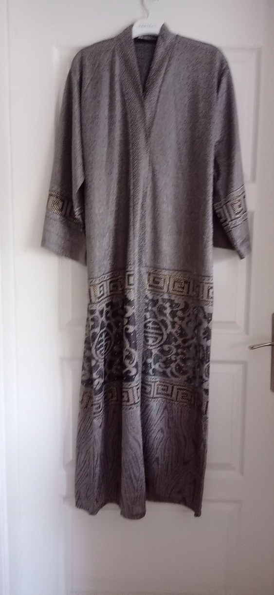 Uzun Gri Desenli Kadın Abaya - Görsel 3