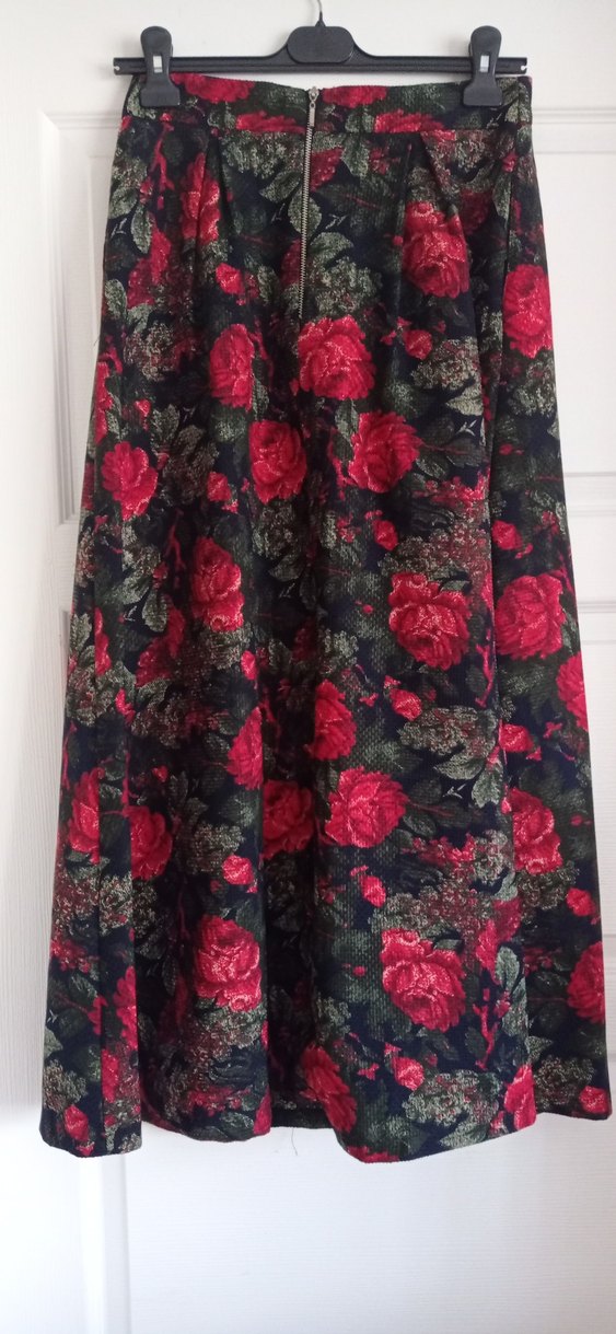 Kırmızı Çiçek Desenli Uzun Kadın Etek - Görsel 5