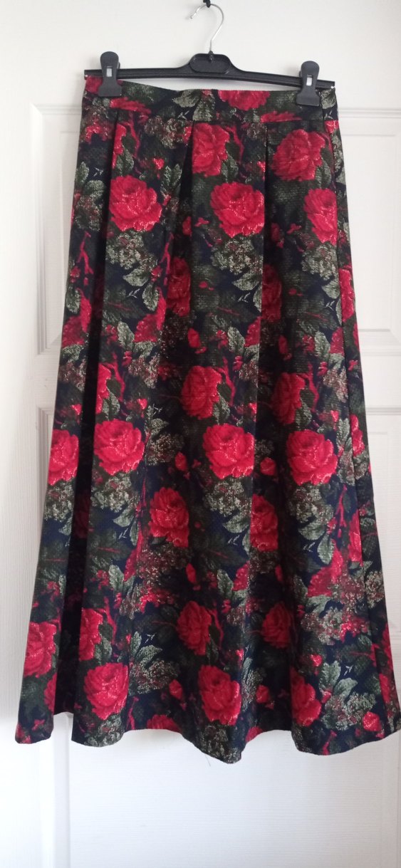 Kırmızı Çiçek Desenli Uzun Kadın Etek - Görsel 2