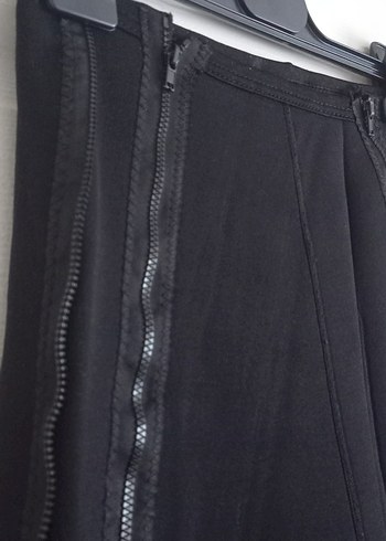 Kadın Siyah Fermuarlı Spor Şort - Görsel 4