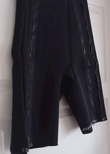 Kadın Siyah Fermuarlı Spor Şort - Görsel 6