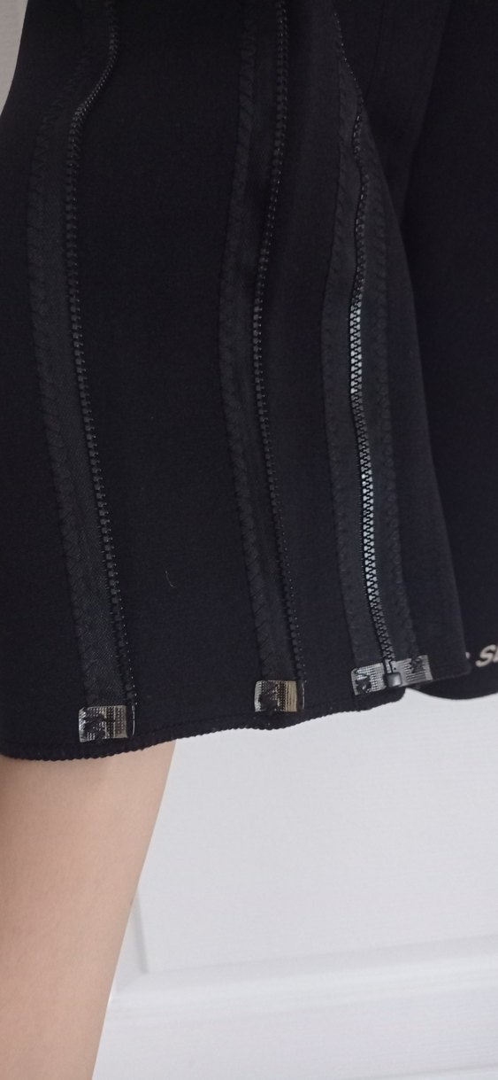 Kadın Siyah Fermuarlı Spor Şort - Görsel 3