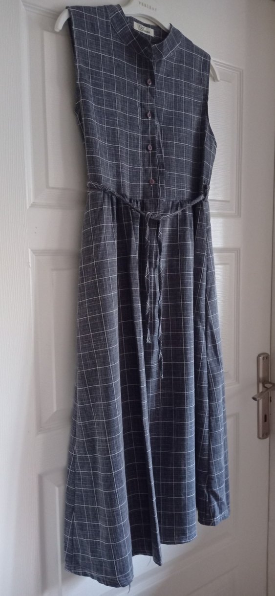 Arduvaz Grisi Kareli Düğmeli Kolsuz Elbise - Görsel 3