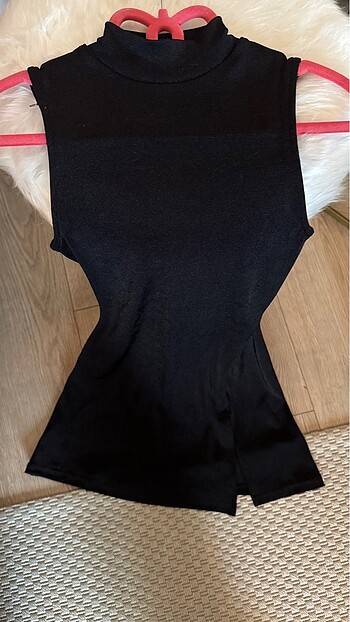 Mini yırtmaç detaylı elbise