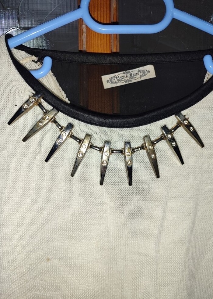 Kadın <aksesuar detaylı kazak <dekolteli - Görsel 4