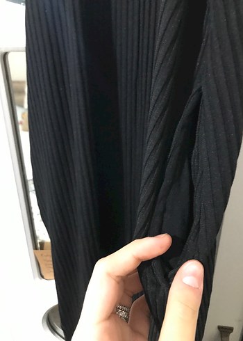 Siyah V Yaka Piliseli Kadın Triko Elbise - Görsel 3