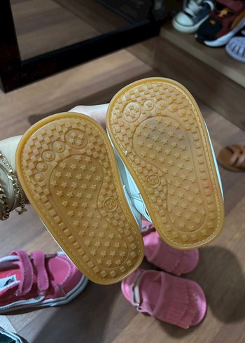 Püsküllü Beyaz Bebek İlk Adım Ayakkabısı - Görsel 3