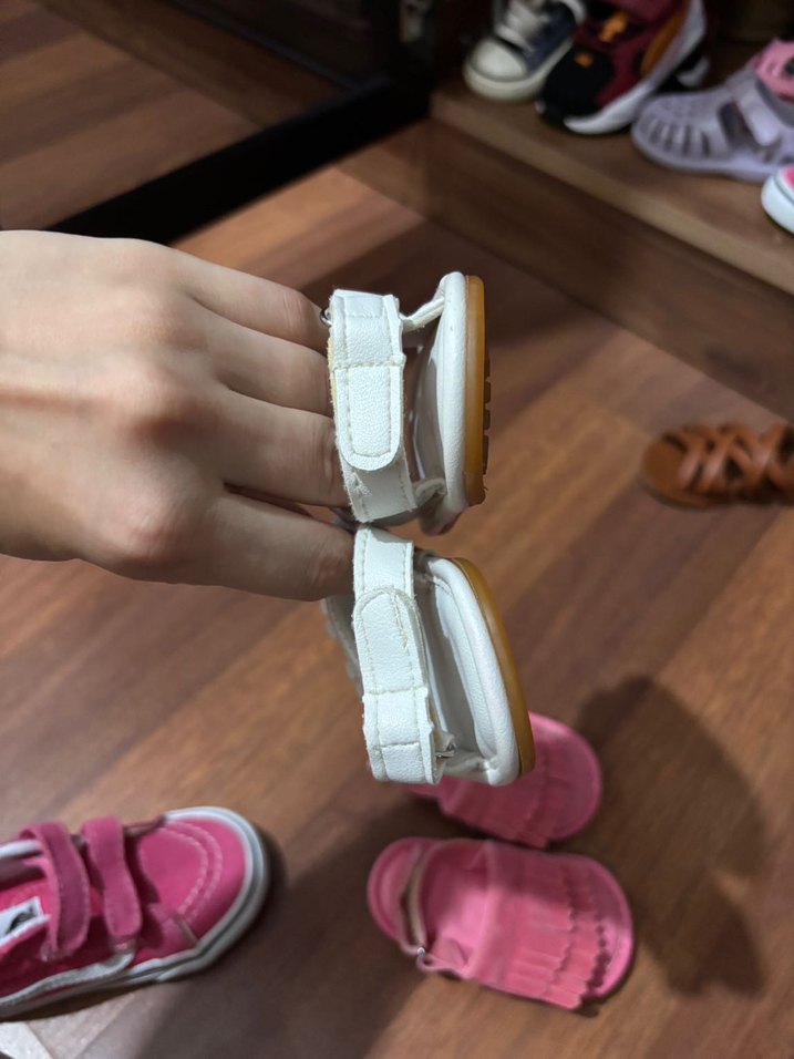 Püsküllü Beyaz Bebek İlk Adım Ayakkabısı - Görsel 2