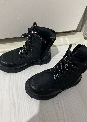 Erkek çocuk bot - Görsel 3