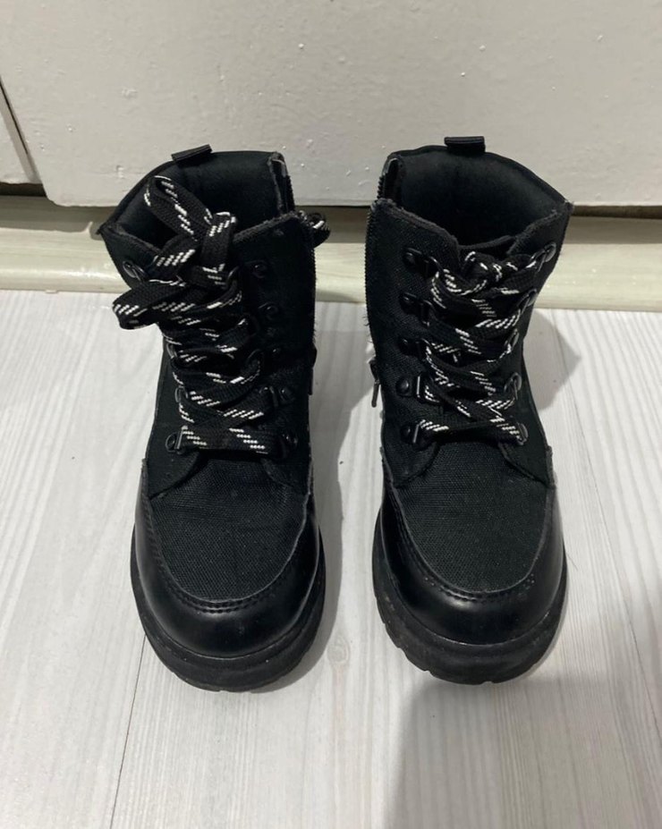 Erkek çocuk bot - Görsel 2