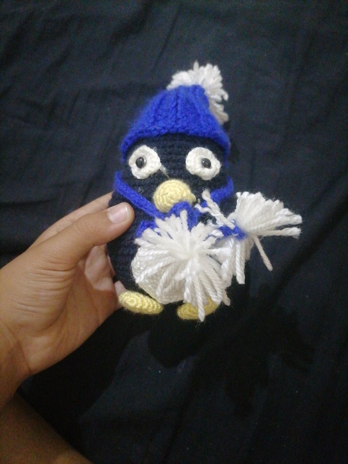 Mavi Bere ve Ponponlu Renkli Örgü Peluş Oyuncak - Görsel 2