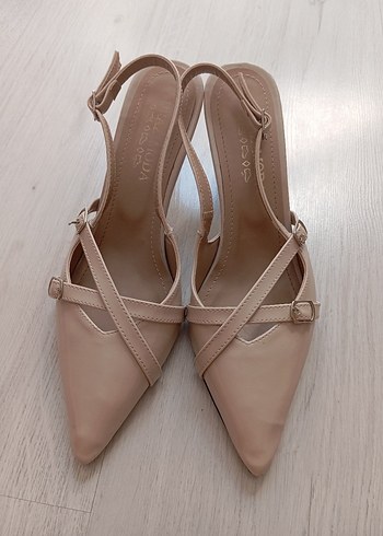 Bej Stiletto Kısa Topuklu Tokalı Kadın Ayakkabı - Görsel 2