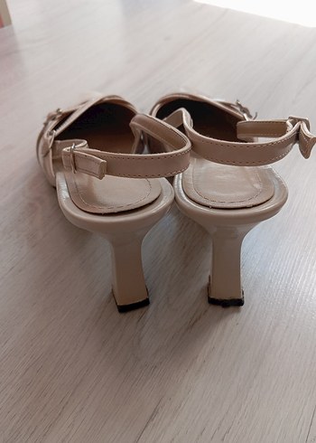 Bej Stiletto Kısa Topuklu Tokalı Kadın Ayakkabı - Görsel 5