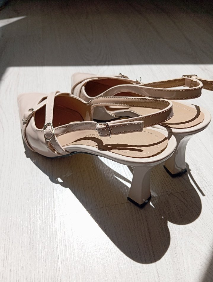 Bej Stiletto Kısa Topuklu Tokalı Kadın Ayakkabı - Görsel 3