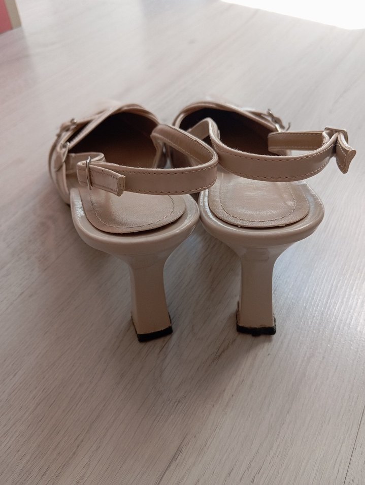 Bej Stiletto Kısa Topuklu Tokalı Kadın Ayakkabı - Görsel 5