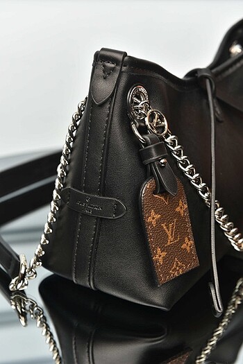  Beden LOUIS VUITTON - CarryAll BB