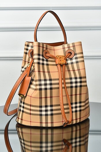 Beden BURBERRY- Small TB Bucket Bag