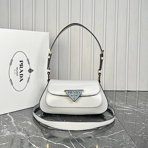  Beden Prada Brushed Leather Bag
