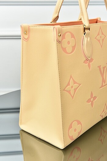 Beden ten rengi Renk LOUIS VUITTON - OnTheGo MM Bag
