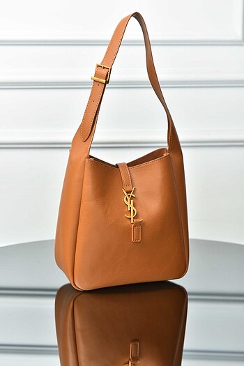 Yves Saint Laurent YVES SAINT LAURENT - LE 5 A 7 Suple Small Grained Leather Bag