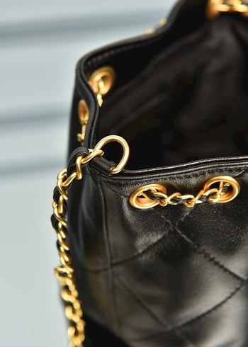 CHANEL - Mini Bucket Bag 
Zincir Detaylı Parlak Deri Kadın Çanta - Görsel 7