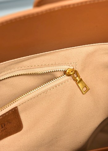 PRADA - Suede Handbag
Kadın Bej Süet Kemerli Çanta - Görsel 15