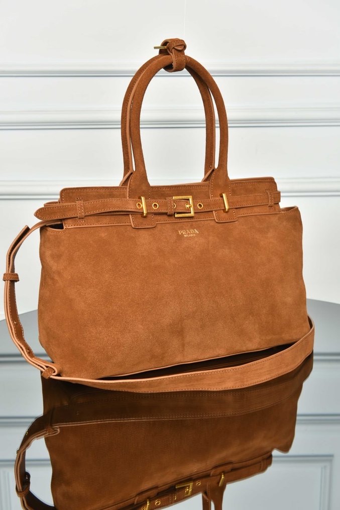 PRADA - Suede Handbag 
Kadın Bej Süet Kemerli Çanta - Görsel 2