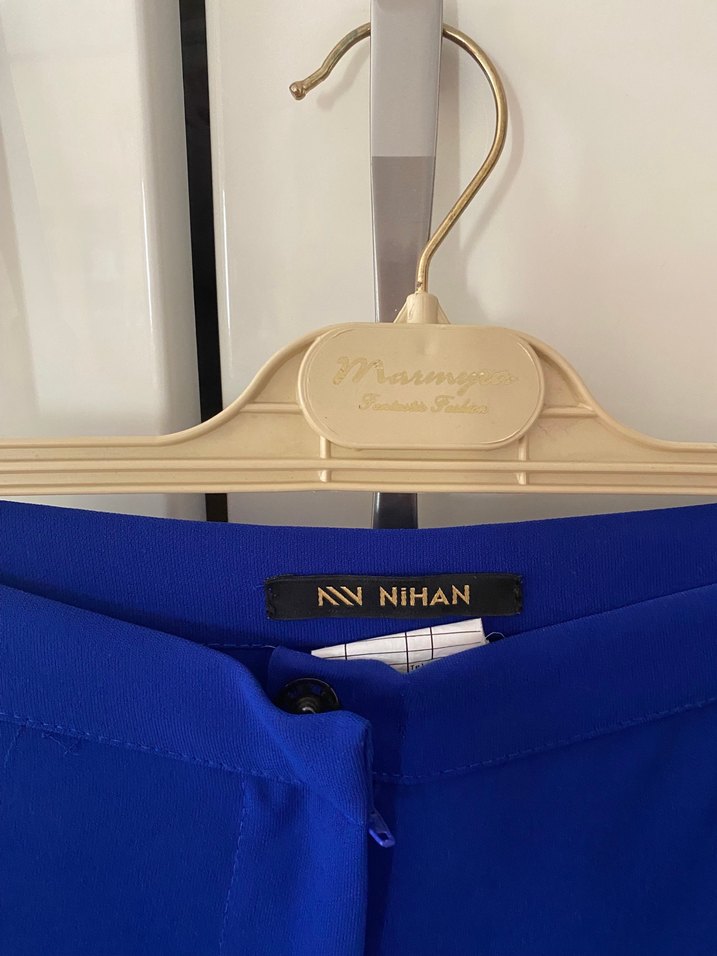 Mavi Saten Görünümlü Kemerli Midi Kadın Pantolon - Görsel 4