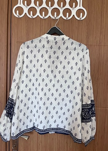 Zara Bohem Uzun Kollu V Yakalı Desenli Gömlek