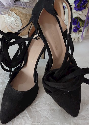 Siyah Süet Bağcıklı Stiletto Topuklu Kadın Ayakkabı