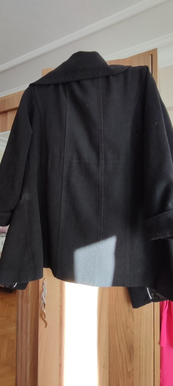 Düğmeli Siyah Midi Kaban - Görsel 3